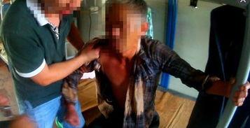 男子吃瓜被撞翻身视频,现场惊险瞬间引网友热议